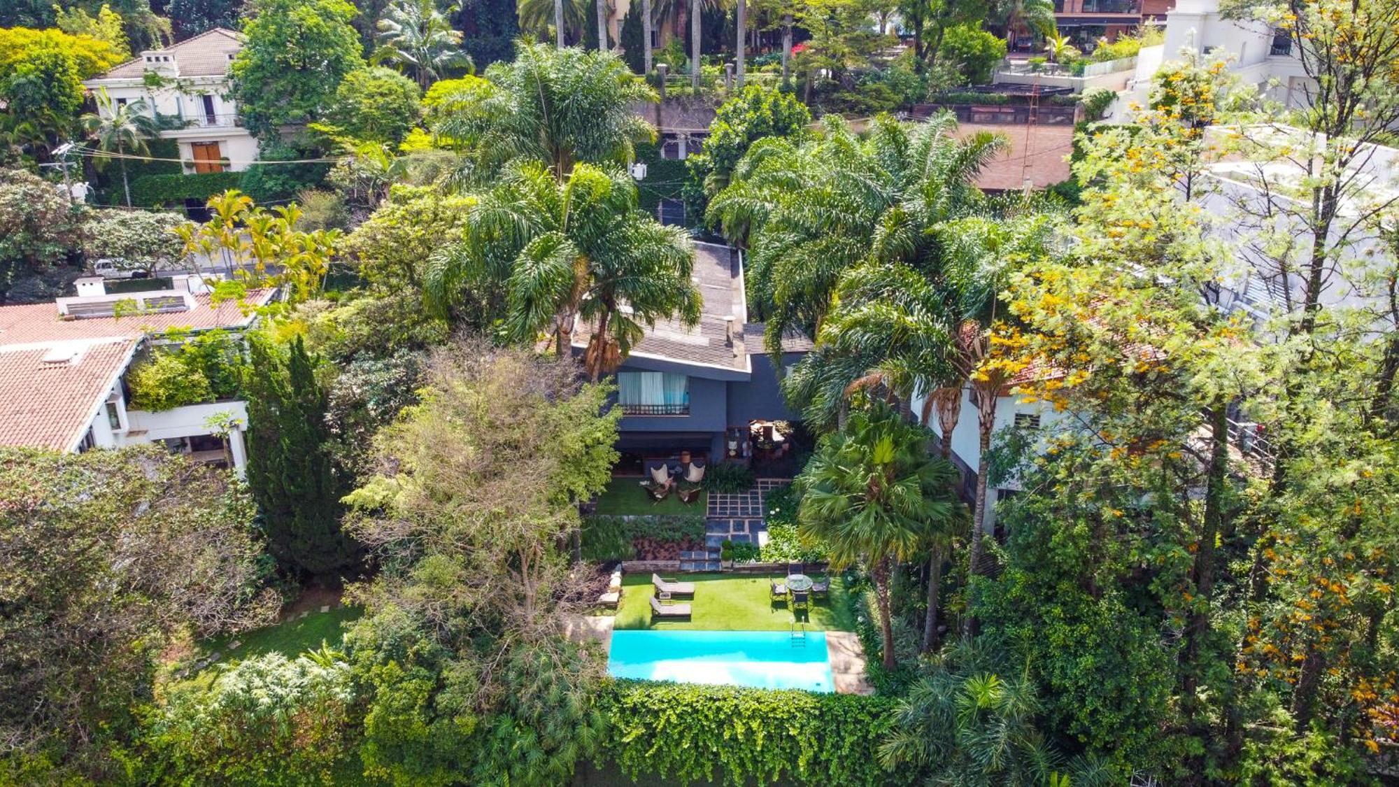 Linda Casa Em Rua Fechada Com Vista Proxima Ao Shopping Jardim *