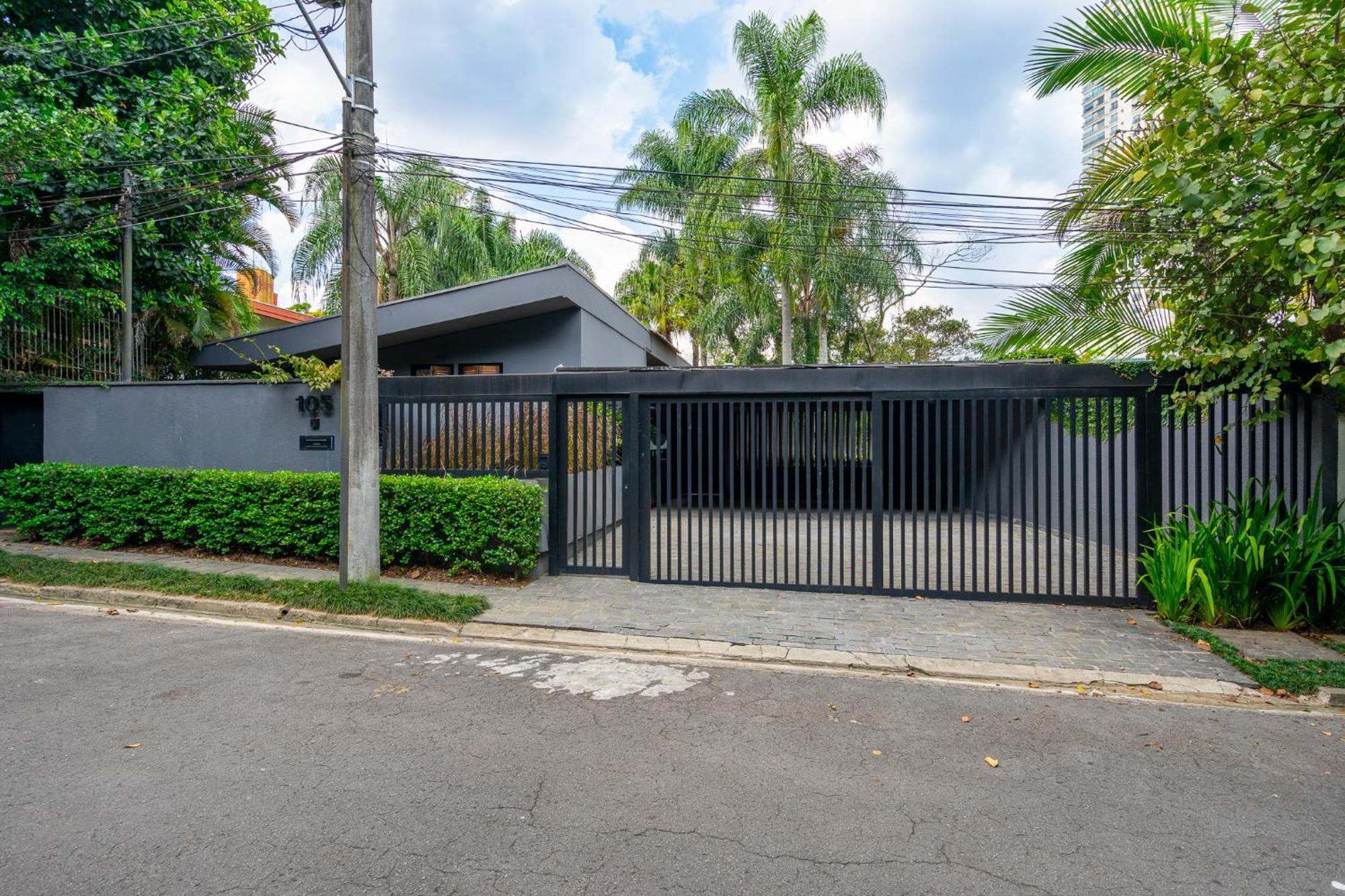 Linda Casa Em Rua Fechada Com Vista Proxima Ao Shopping Jardim Villa