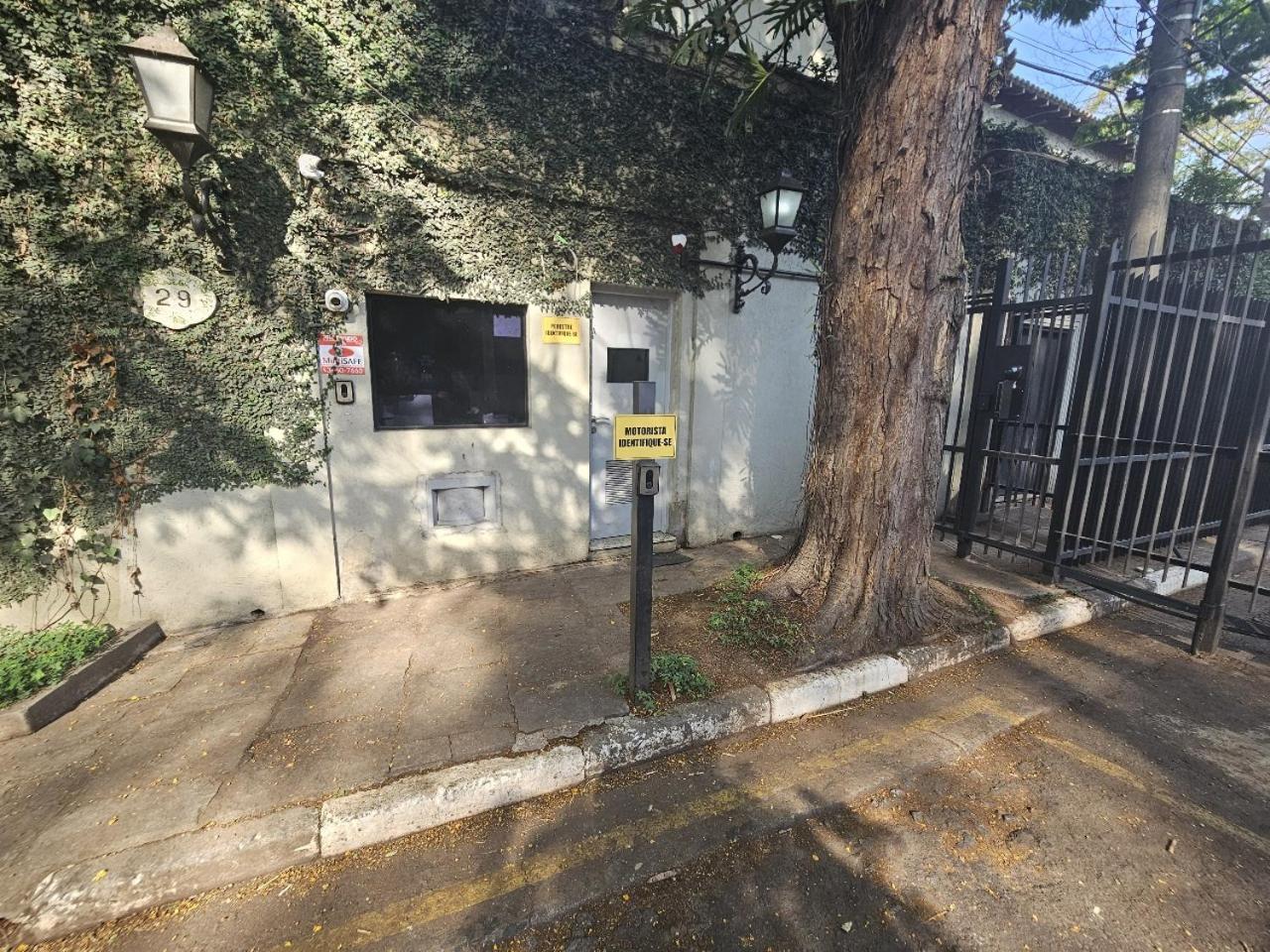 Linda Casa Em Rua Fechada Com Vista Proxima Ao Shopping Jardim