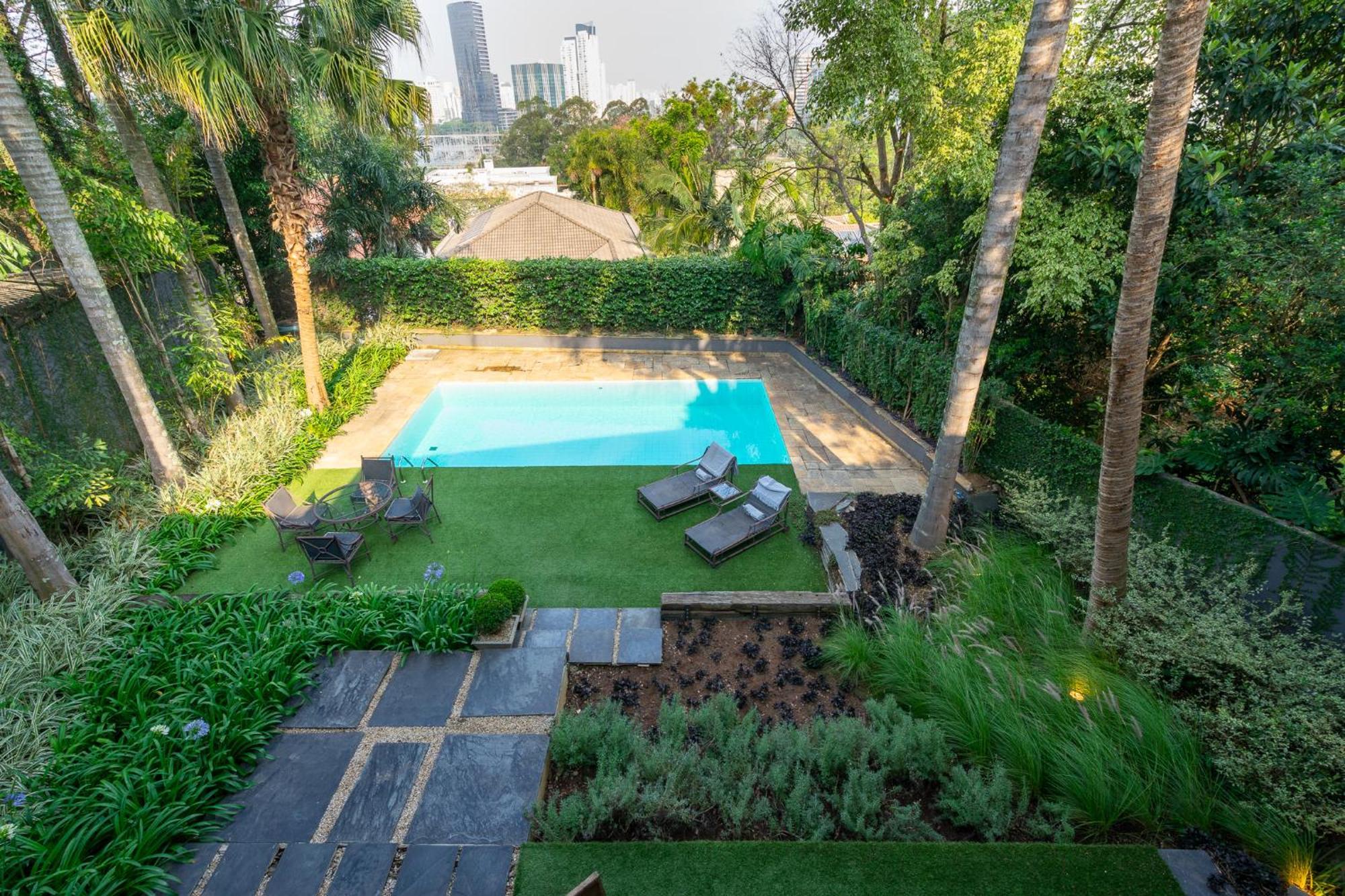 Linda Casa Em Rua Fechada Com Vista Proxima Ao Shopping Jardim Pousada *
