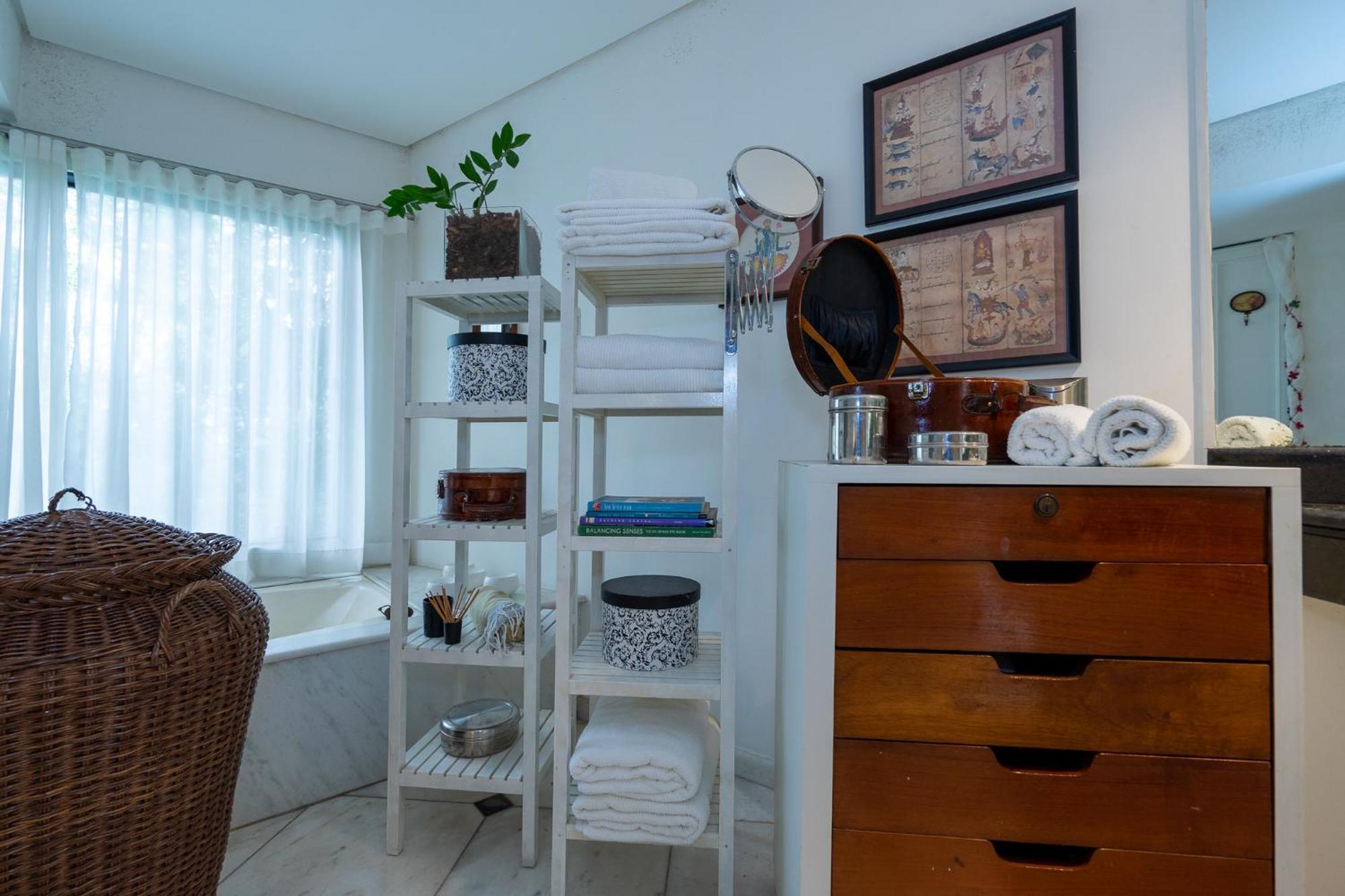 Linda Casa Em Rua Fechada Com Vista Proxima Ao Shopping Jardim Pousada *