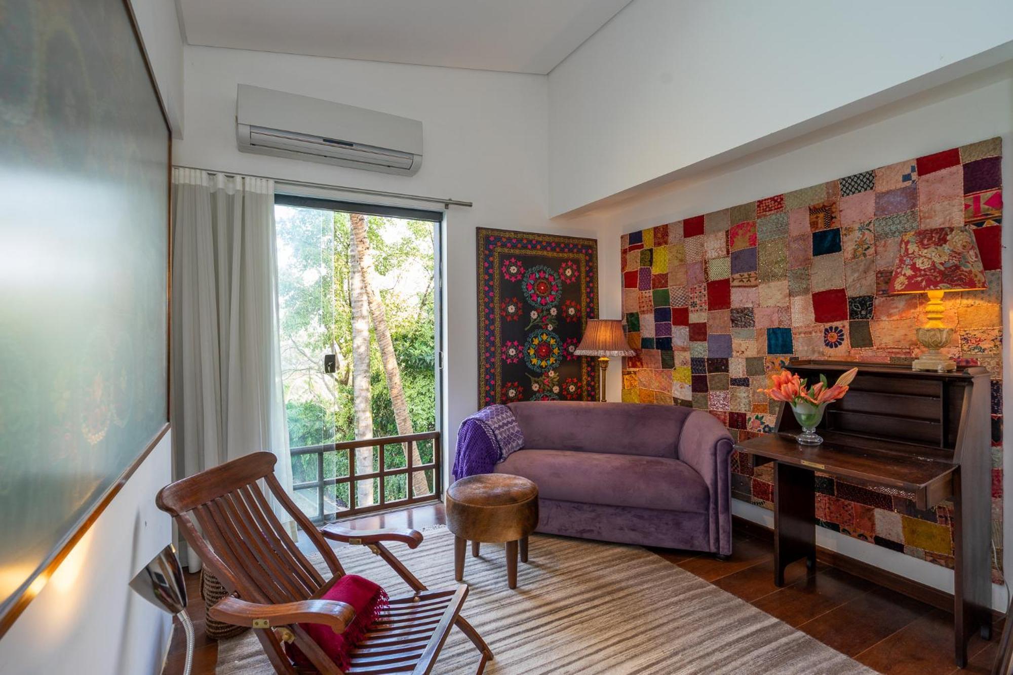 Linda Casa Em Rua Fechada Com Vista Proxima Ao Shopping Jardim Pousada *