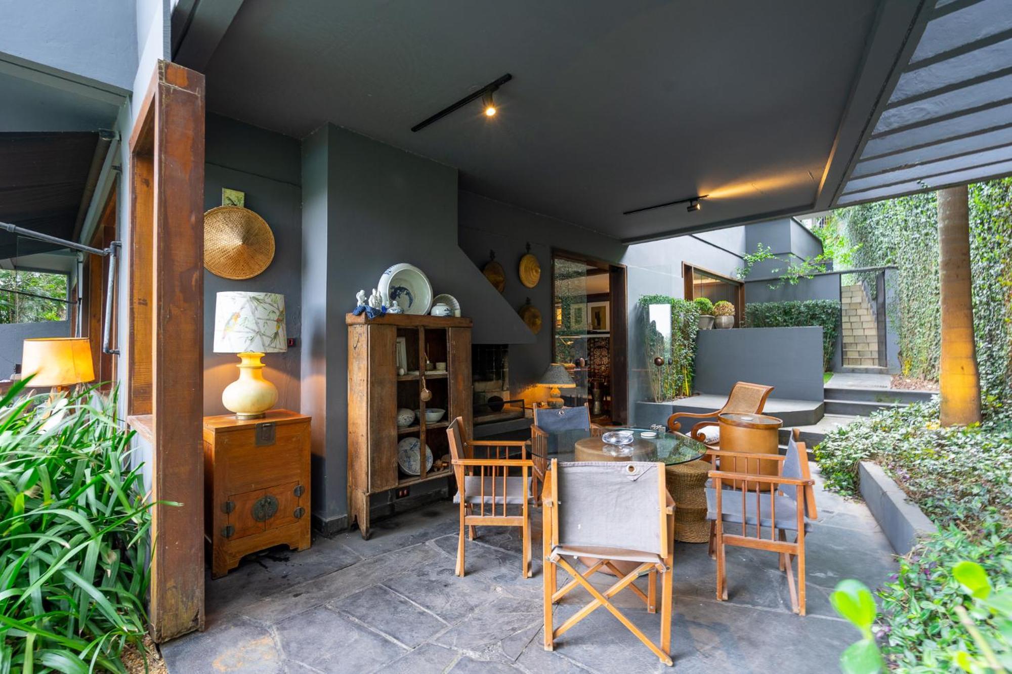 Linda Casa Em Rua Fechada Com Vista Proxima Ao Shopping Jardim Pousada